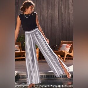 Evereve Allison Joy Black/White Stripe Pants